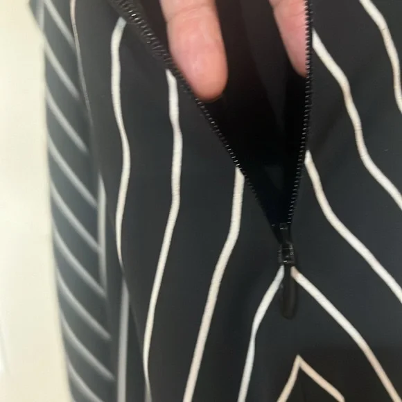 BANANA REPUBLIC STRIPED SLIP DRESS ………422 - Picture 10 of 13